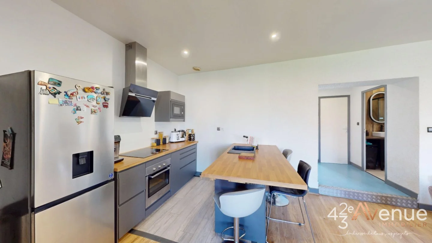 Appartement 5 pièces à Saint-Genest-Lerpt, photo 4 sur 8