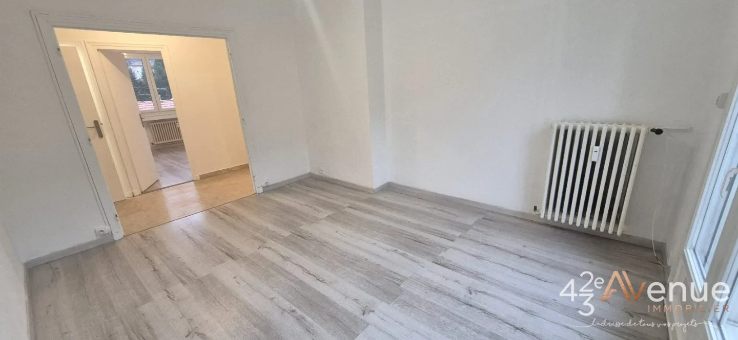 APPARTEMENT T4 A VENDRE - ST ETIENNE Faculté - 80.35 m2 - 75 000 €