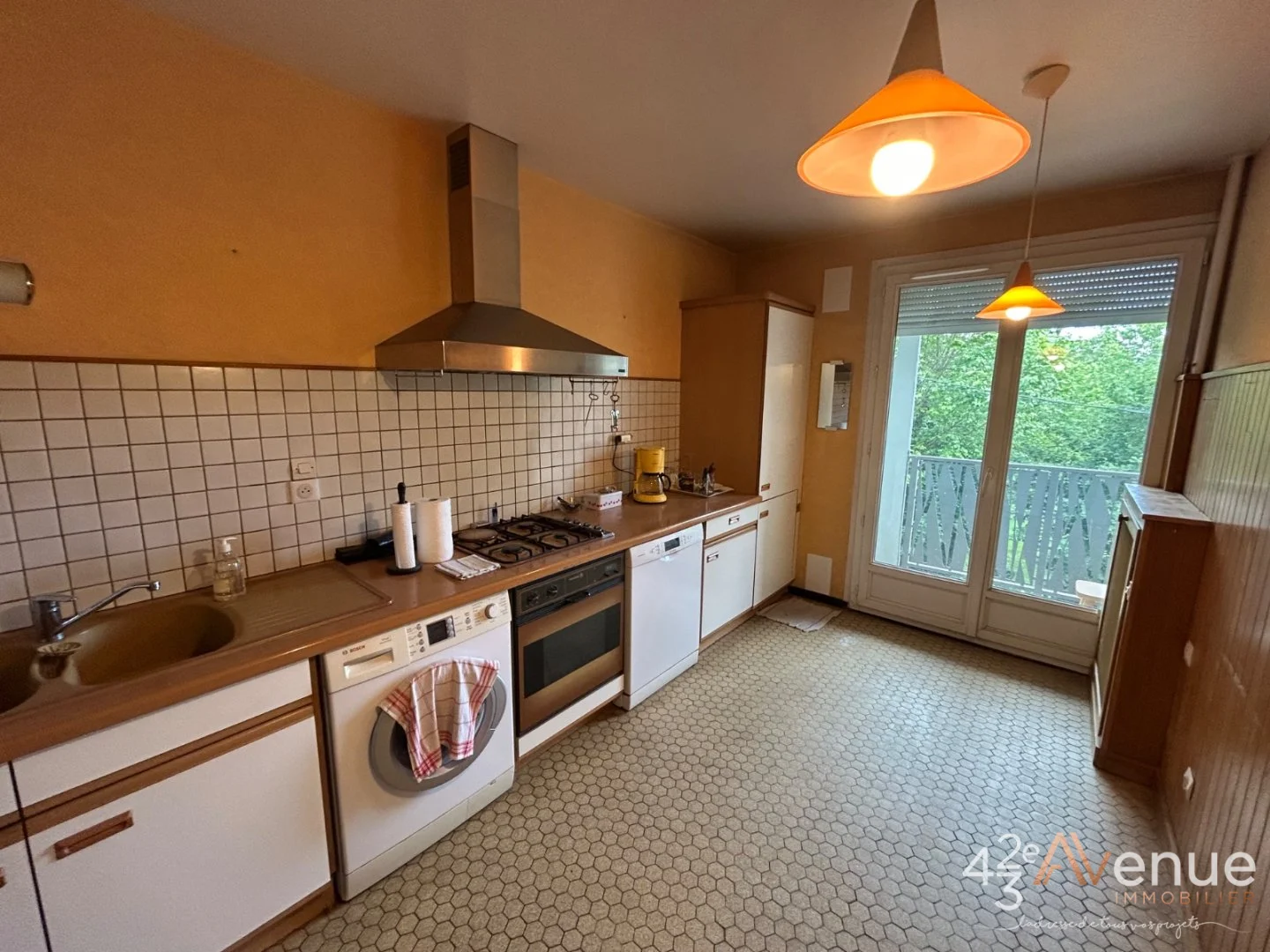 APPARTEMENT T4 A VENDRE - ST ETIENNE FAURIEL - 98 m2 - 110 000 €
