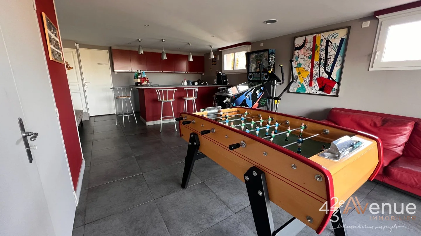 Maison 9 pièces à Saint-Genest-Lerpt, photo 8 sur 8