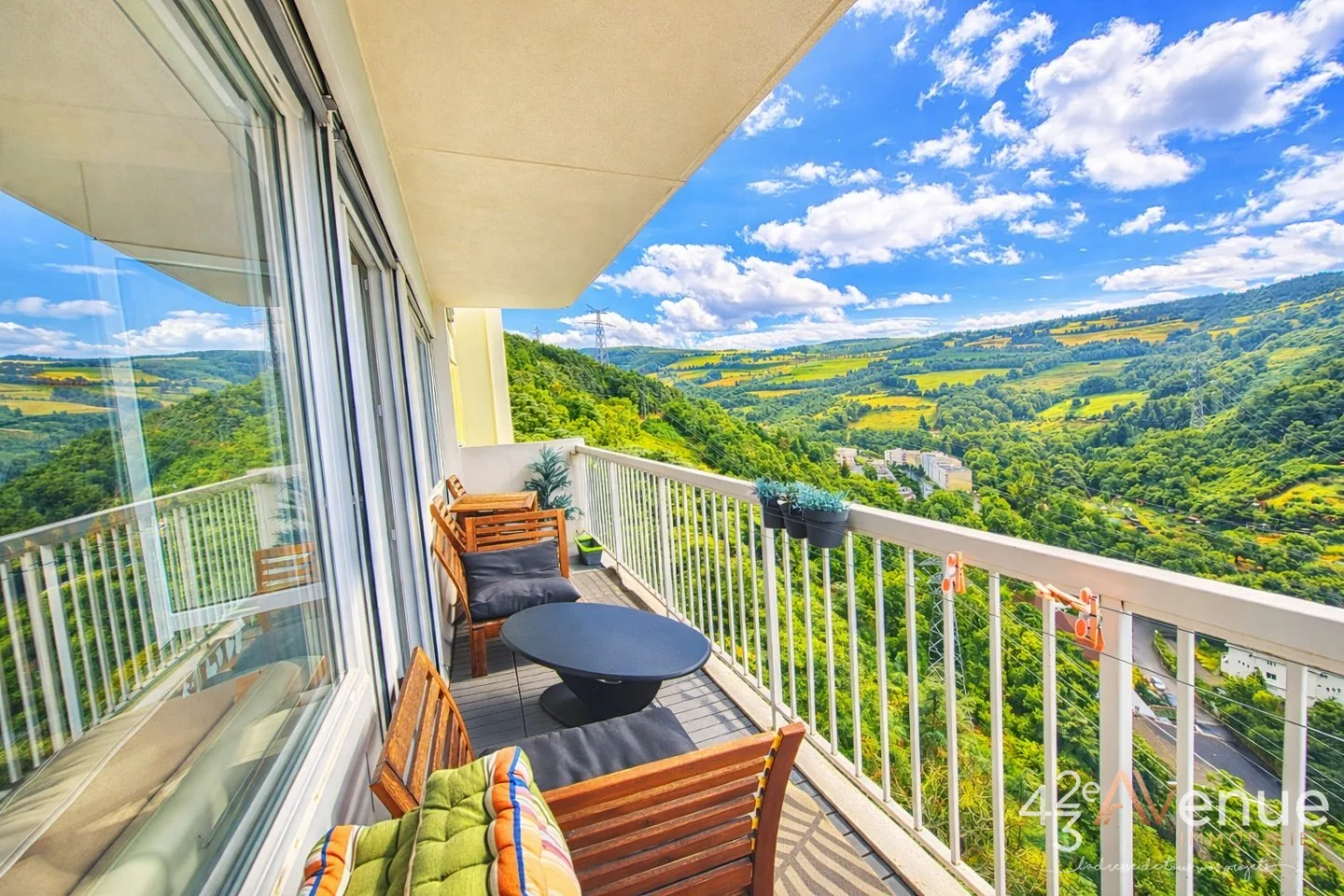 T4- PORTAIL ROUGE - ST ETIENNE LA METARE - 79.5 m2 - 129 900 €