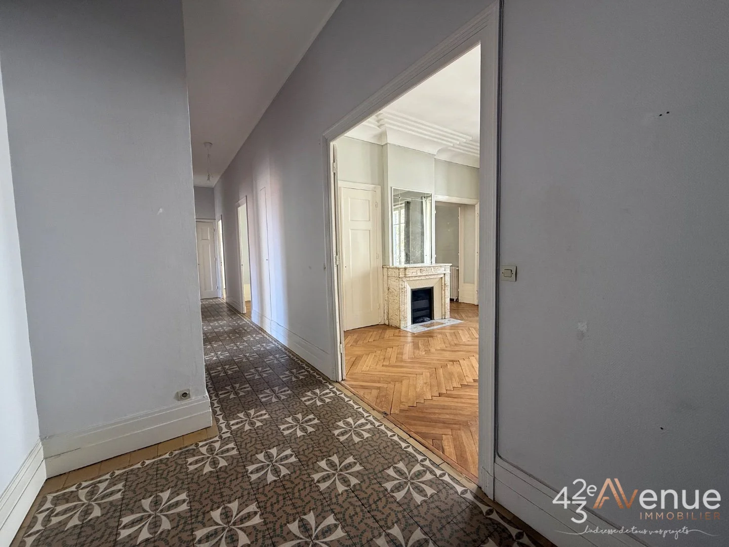 APPARTEMENT T5 A VENDRE - ST ETIENNE Albert Thomas - 141.09 m2 - 179 000 €