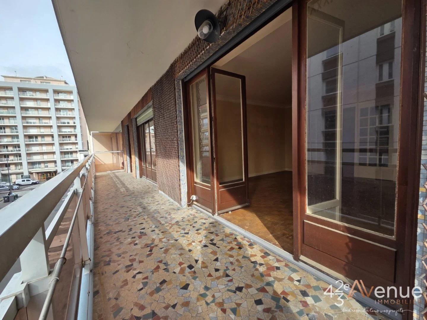 APPARTEMENT T5 A VENDRE - ST ETIENNE CARNOT - 141.96 m2 - 134 000 €