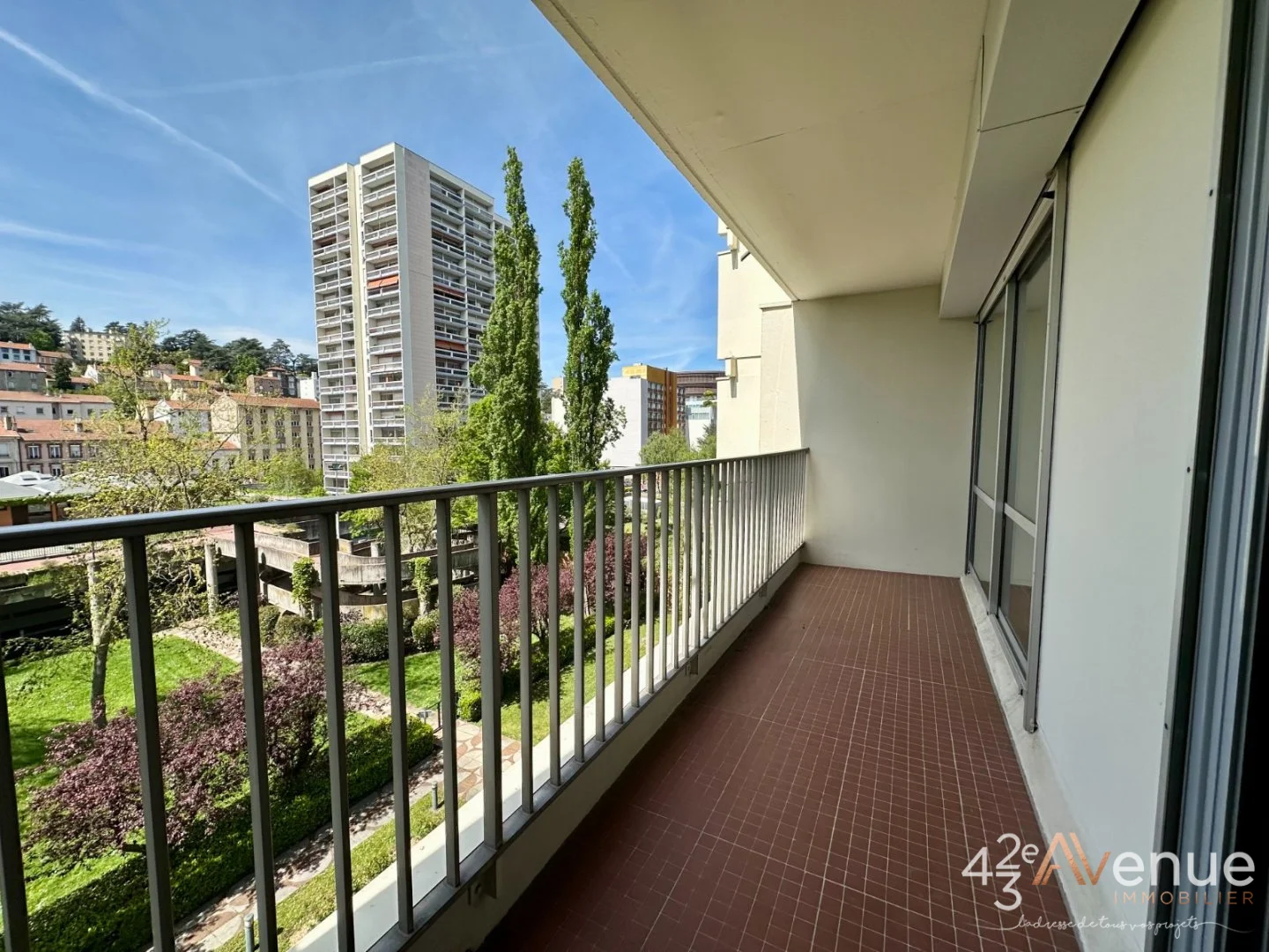 APPARTEMENT T5 A VENDRE - ST ETIENNE BERGSON - 103.31 m2 - 110 000 €