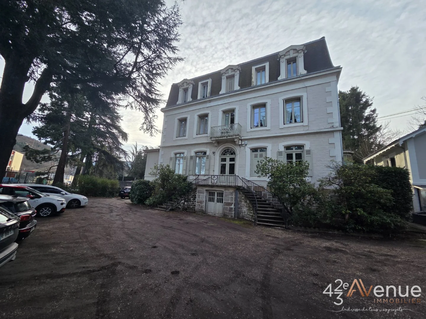 APPARTEMENT T5 - ST ETIENNE BELLEVUE - 128.42 m2 - VENDU
