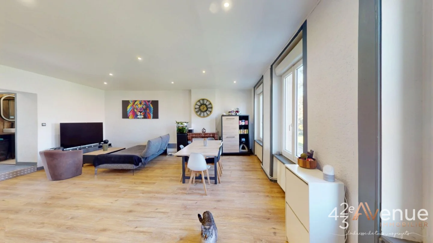 Appartement 5 pièces à Saint-Genest-Lerpt, photo 5 sur 8