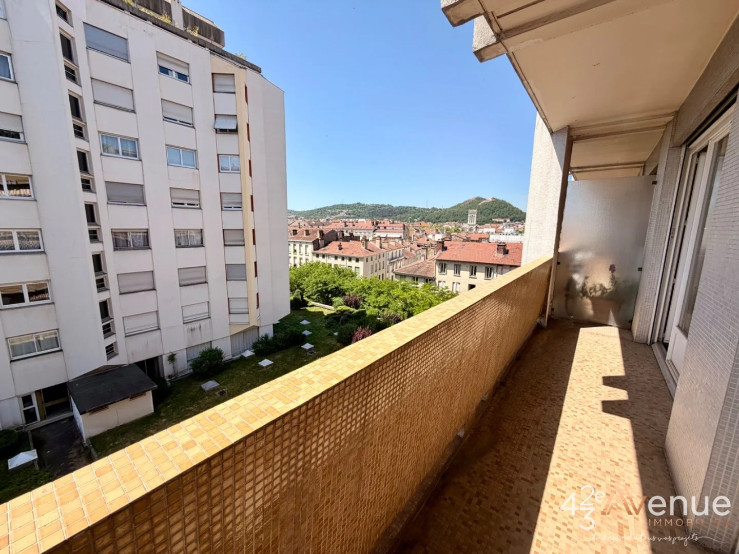 F4 avec balcon Saint-Etienne A VENDRE - ST ETIENNE CENTRE VILLE - 97.15 m2 - 89 000 €
