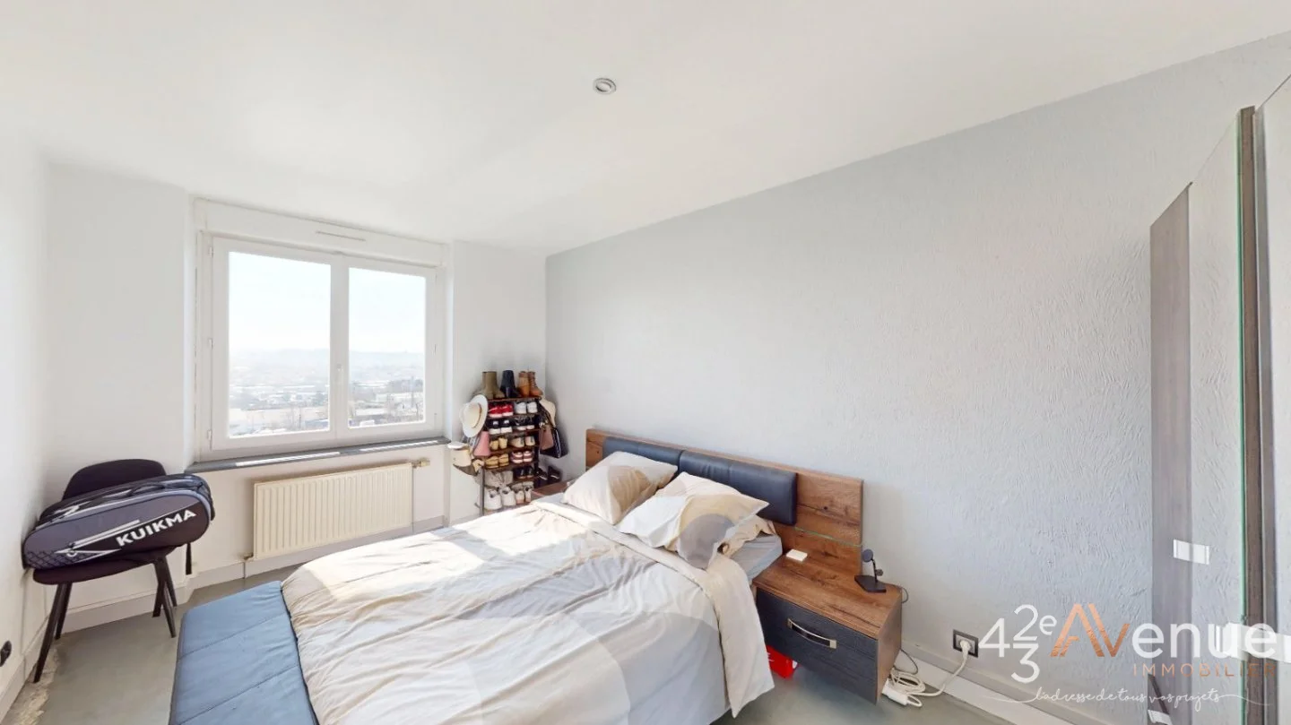 Appartement 5 pièces à Saint-Genest-Lerpt, photo 7 sur 8