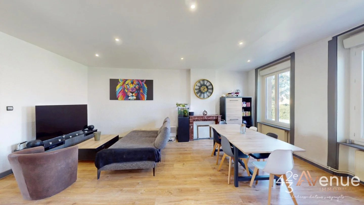 Appartement 5 pièces à Saint-Genest-Lerpt, photo 3 sur 8