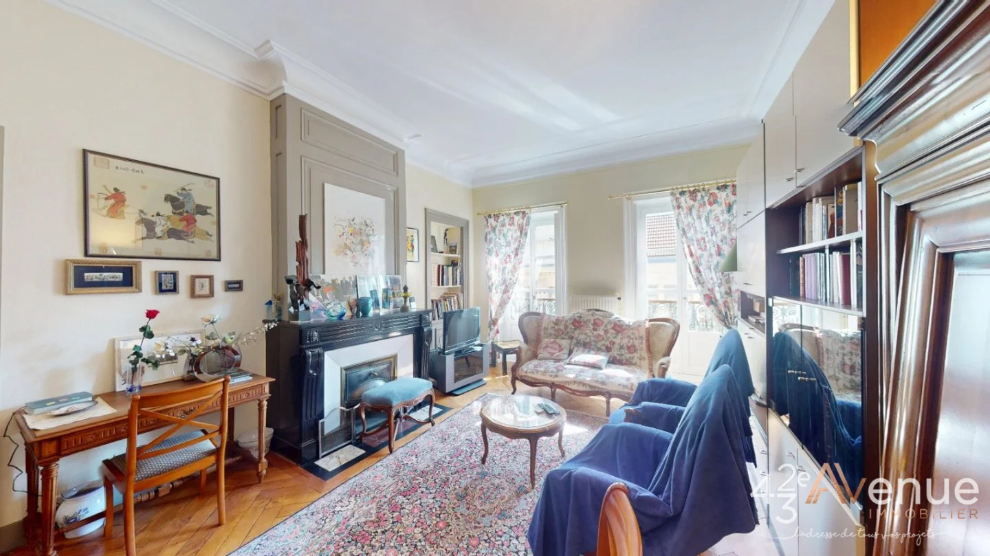 APPARTEMENT T4 - ST ETIENNE CENTRE VILLE - 125.12 m2 - 160 000 €