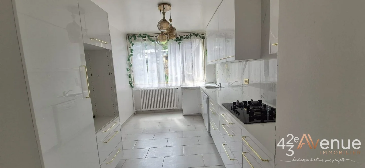 APPARTEMENT T4 A VENDRE - ST ETIENNE BERGSON - 83 m2 - 96 000 €