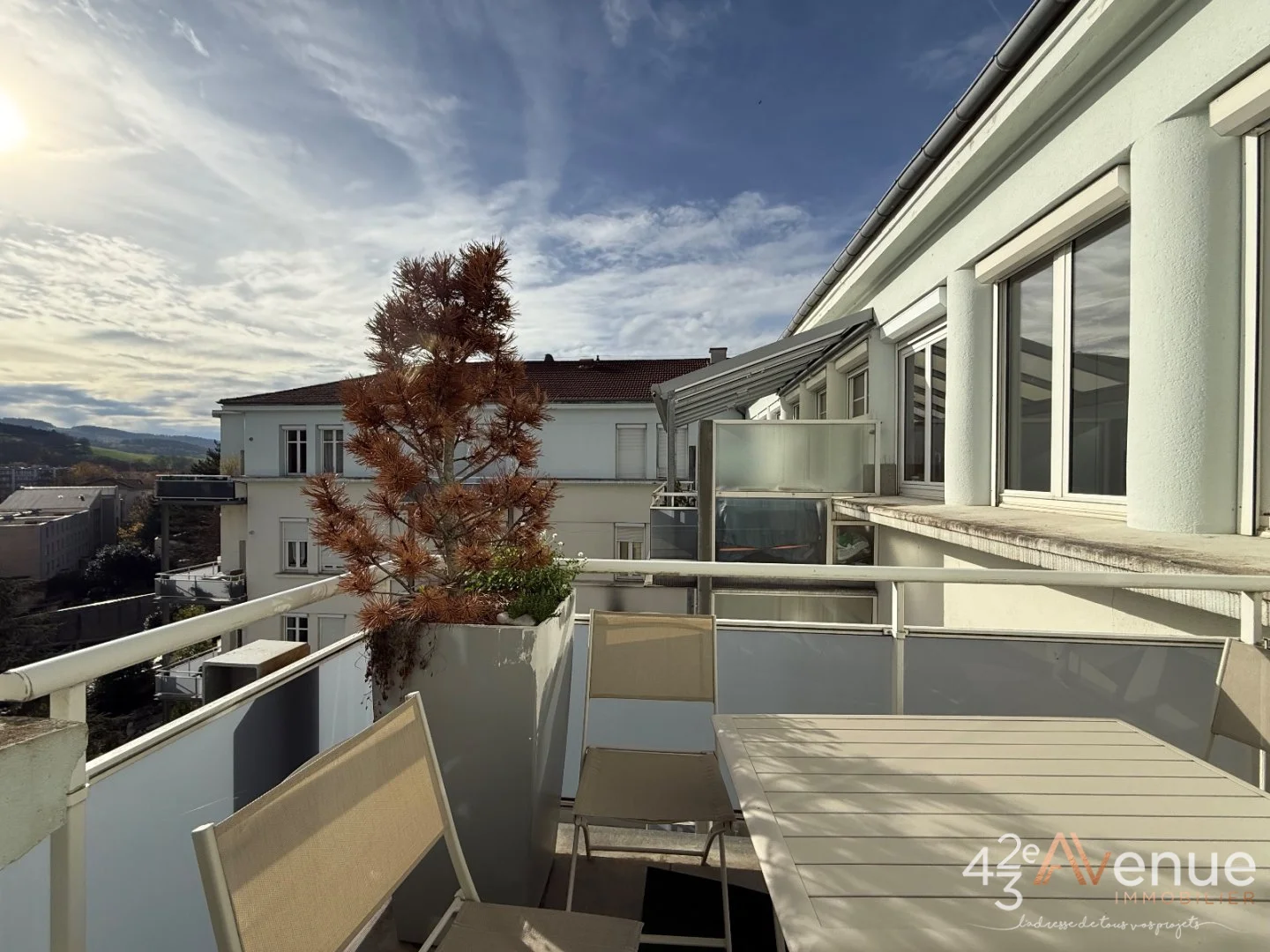T2 entièrement rénové + terrasse Secteur Jomayère A VENDRE - ST ETIENNE SOLAURE - 80.37 m2 - 117 700 €