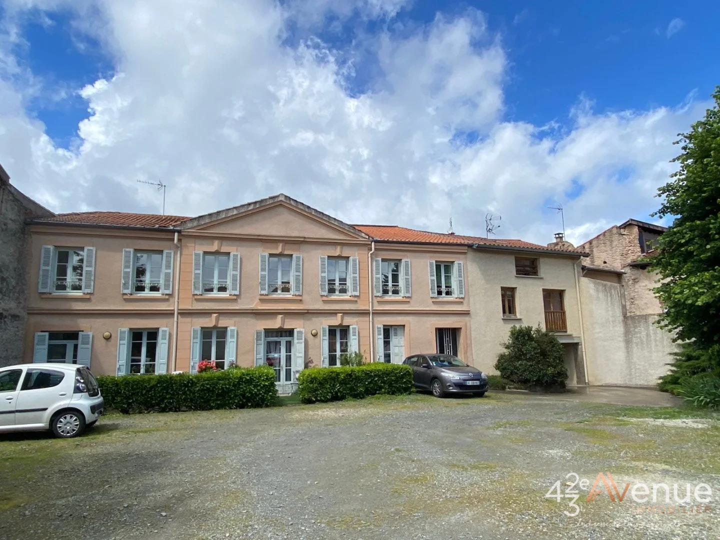 APPARTEMENT T2 LOT N°3 JARDIN PARKING CAVE - ST JUST ST RAMBERT - 87 m2 - 169 000 €