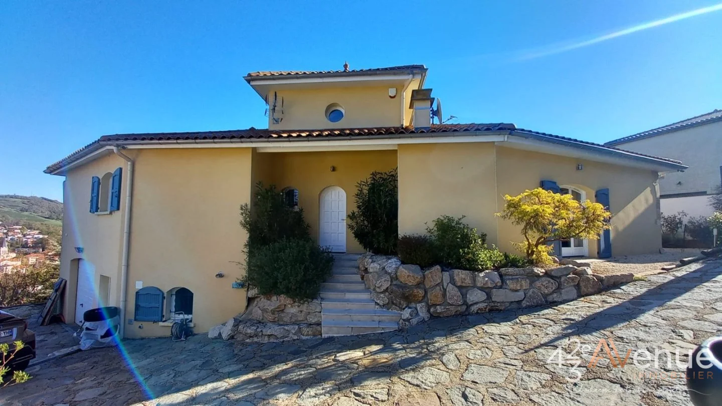 Maison 7 pièces à Saint-Priest-en-Jarez, photo 3 sur 8