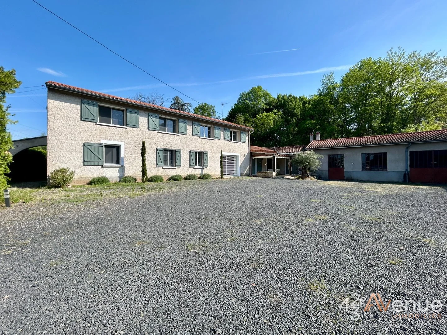 MAISON A VENDRE - VEAUCHETTE - 234.96 m2 - 529 000 €