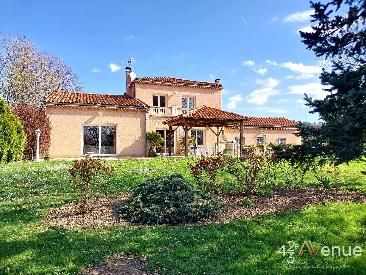 MAISON - ST BONNET LES OULES - 170 m2 - 649 000 €