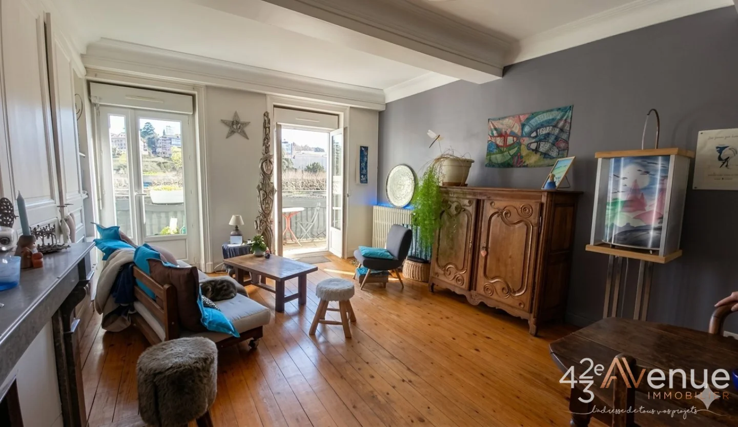 Appartement bourgeois T4 avec balcon A VENDRE - RIVE DE GIER - 116 m2 - 159 000 €