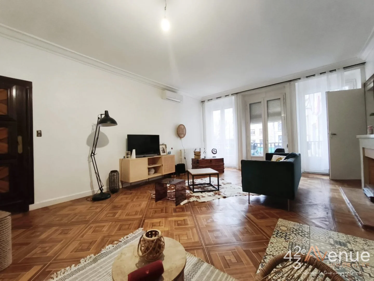 APPARTEMENT T4 A VENDRE - ST ETIENNE CENTRE VILLE - 139 m2 - 149 000 €