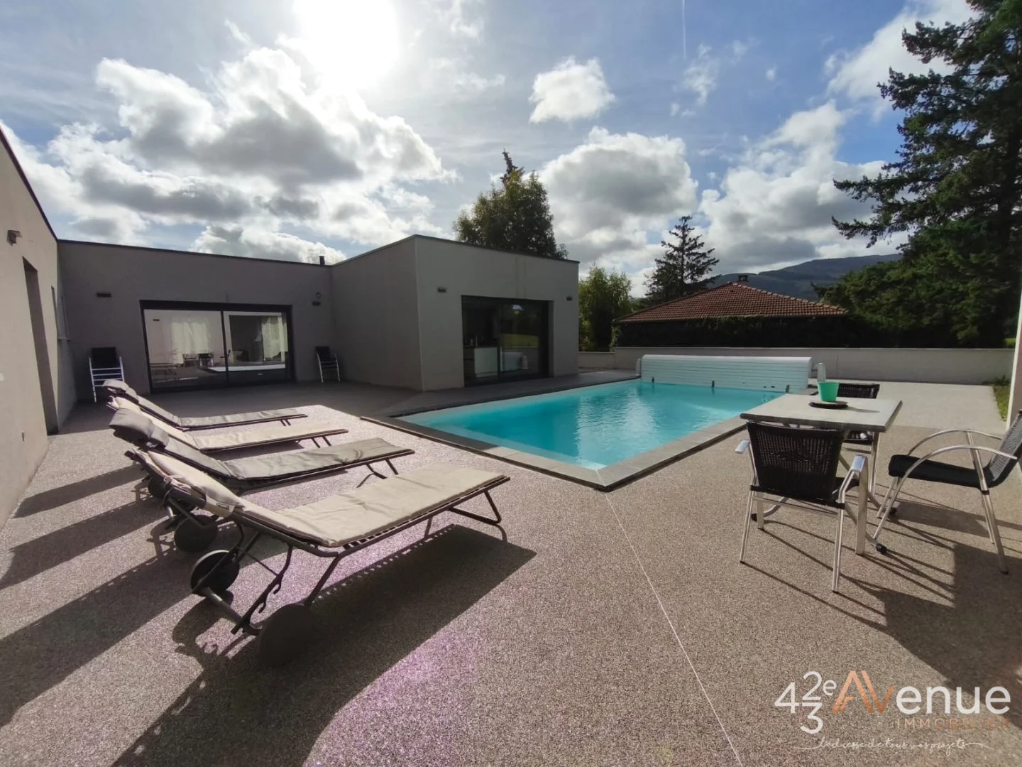 VILLA A VENDRE - ST CHAMOND - 199 m2 - 599 000 €