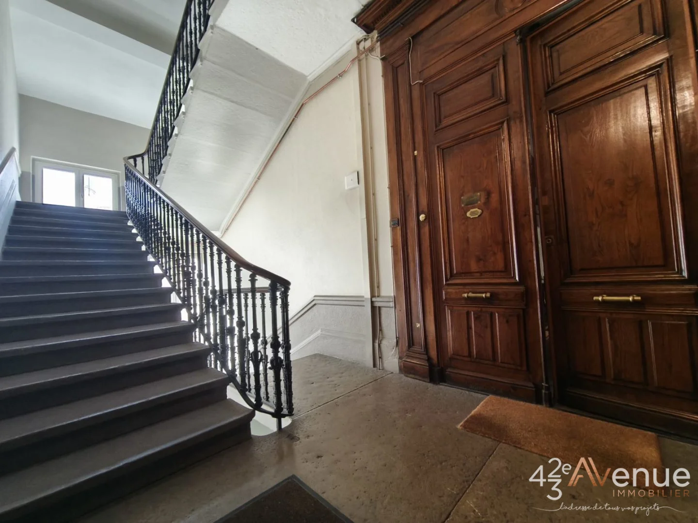 APPARTEMENT T5 - ST ETIENNE CENTRE VILLE - 208.22 m2 - 249 000 €