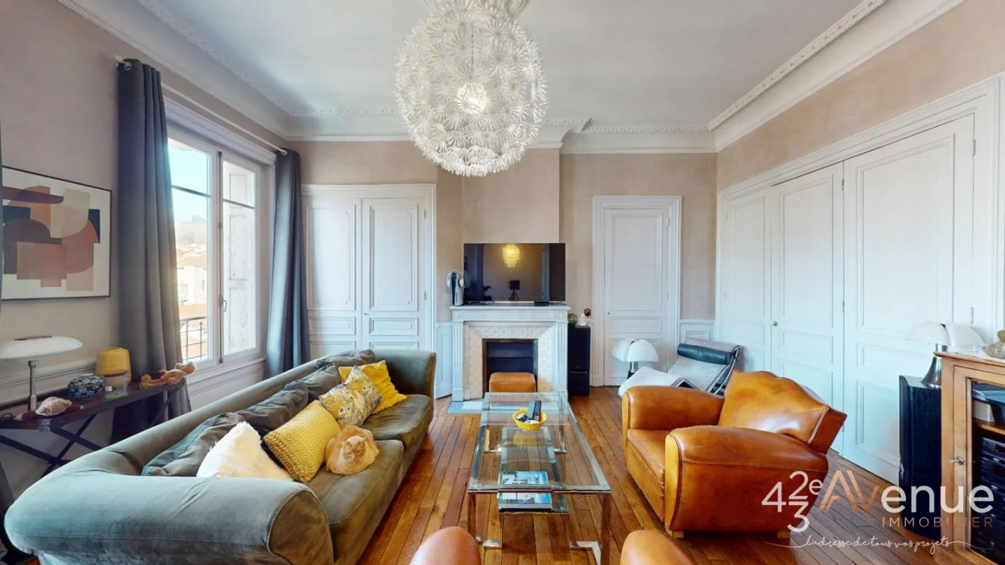 APPARTEMENT T5 A VENDRE - ST ETIENNE BADOUILLERE - 130.16 m2 - 243 000 €