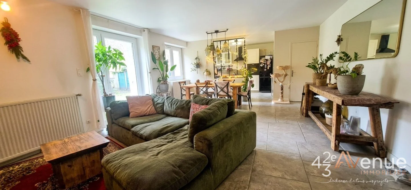 APPARTEMENT T5 - ST ETIENNE BERGSON - 143.68 m2 - 179 000 €